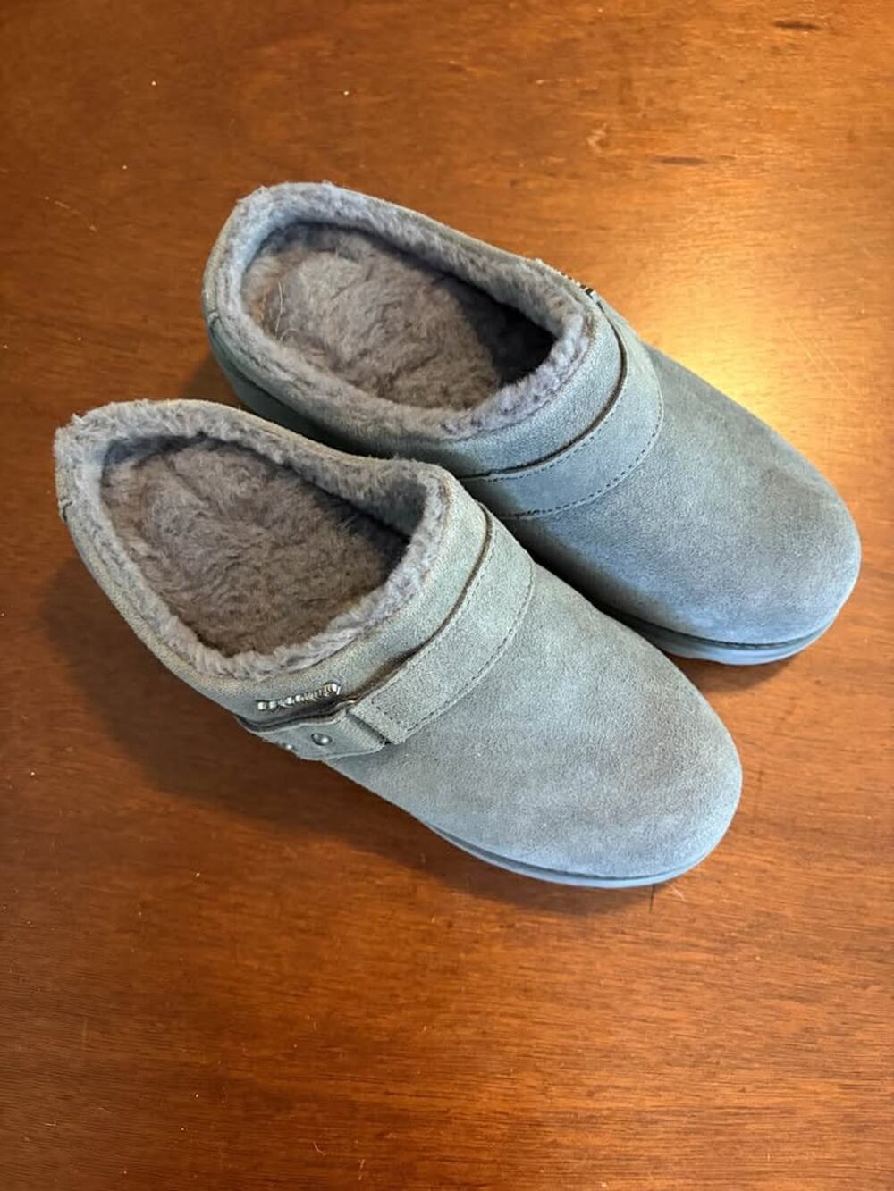 Bearpaw clogs size 6